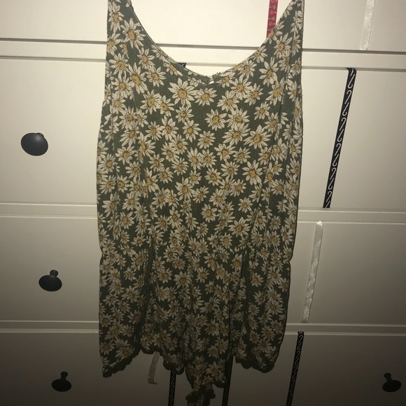 Forever 21 romper - Picture 1 of 3